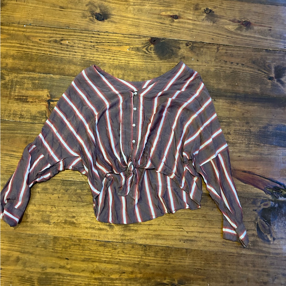 A cute top size small by express